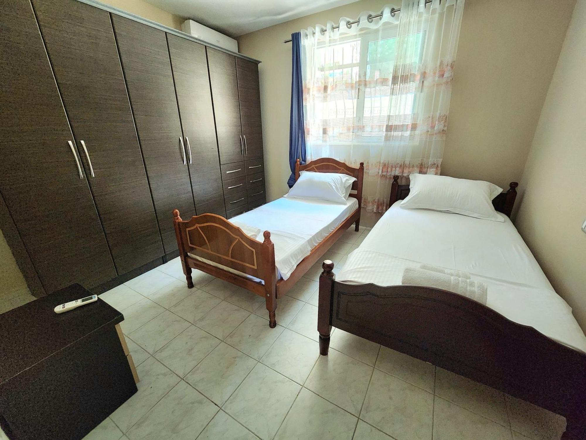 Eden Guesthouse Дуррес Екстер'єр фото