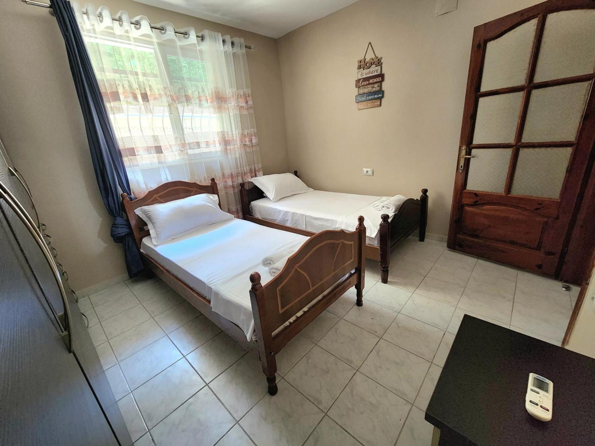 Eden Guesthouse Дуррес Екстер'єр фото